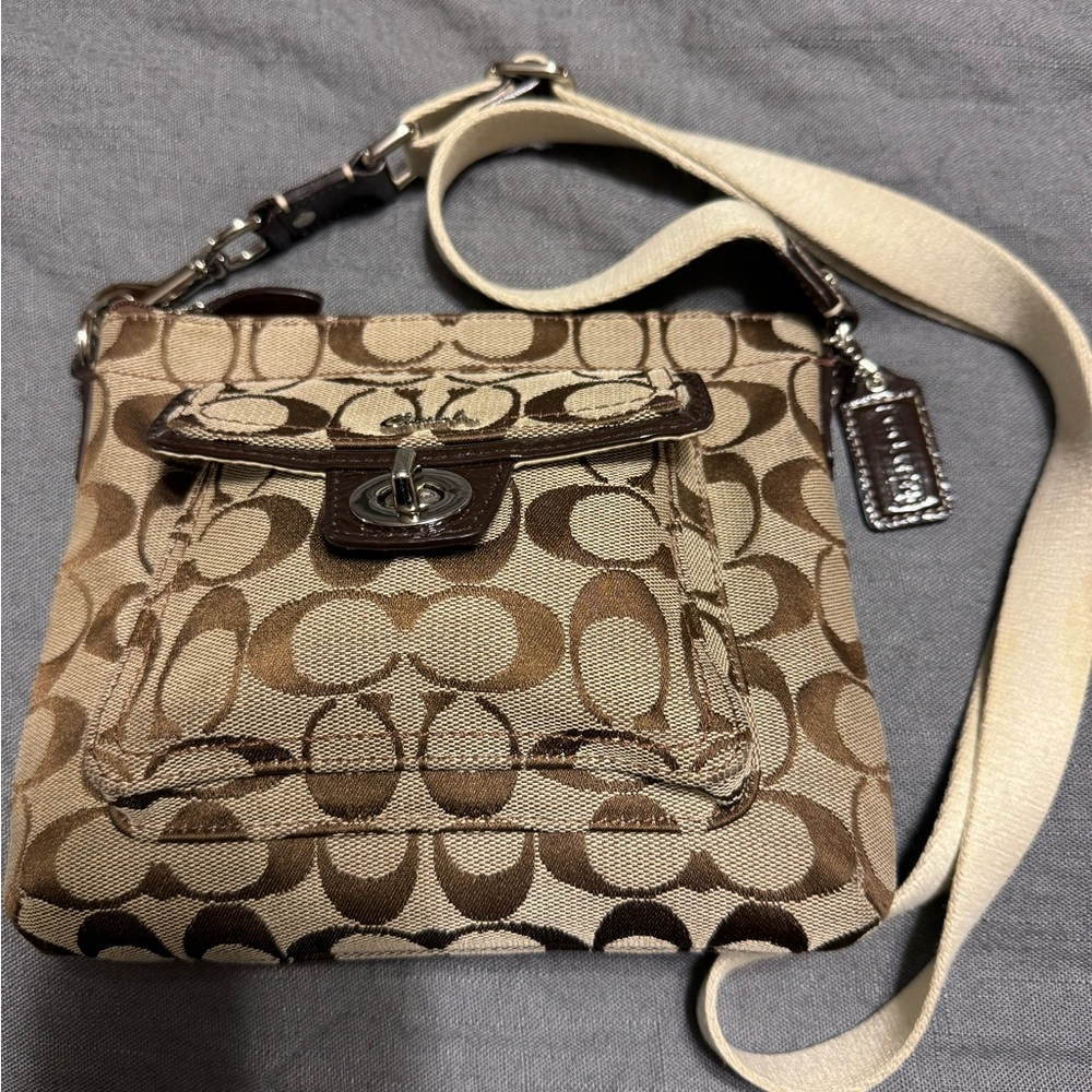 EUC Coach Signature Crossbody!  Small bag!  Great condition. Very clean